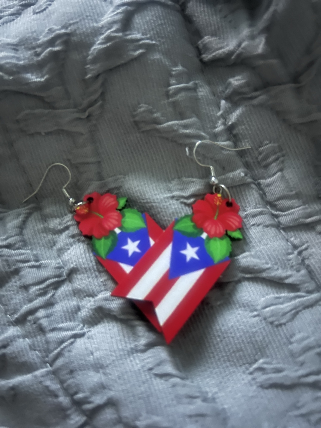 Diseño 02: aretes de corazón y amapolas